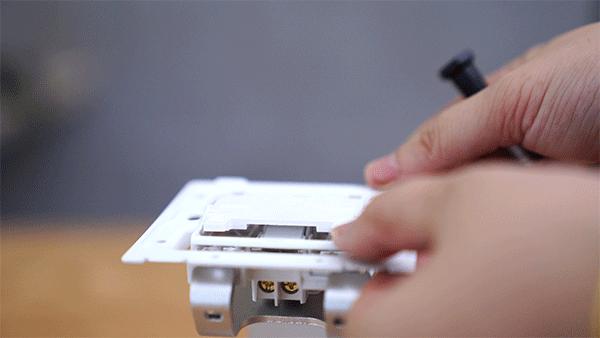 多层插座怎么拆,开关插座简装布置