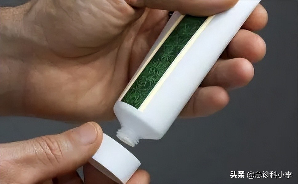 脚气反反复复怎么办？医生：教你2个实用方法，根治脚气不复发