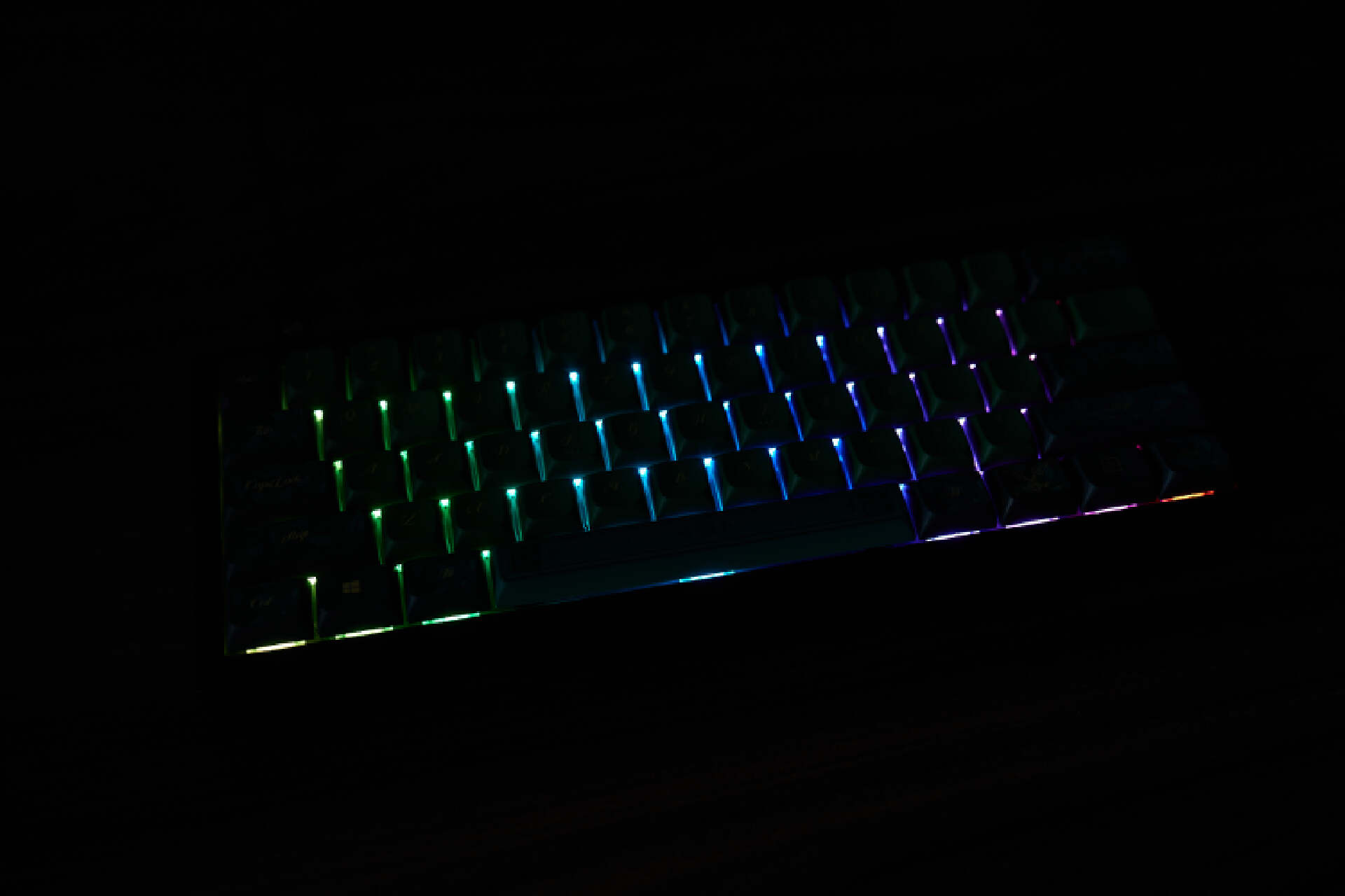 渴创V4键盘套件，除了不是无线连接，性价比很高