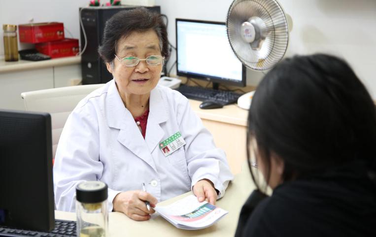 脚趾甲往肉里长又疼又痒教你一招,脚趾甲总往肉里扎该怎么办