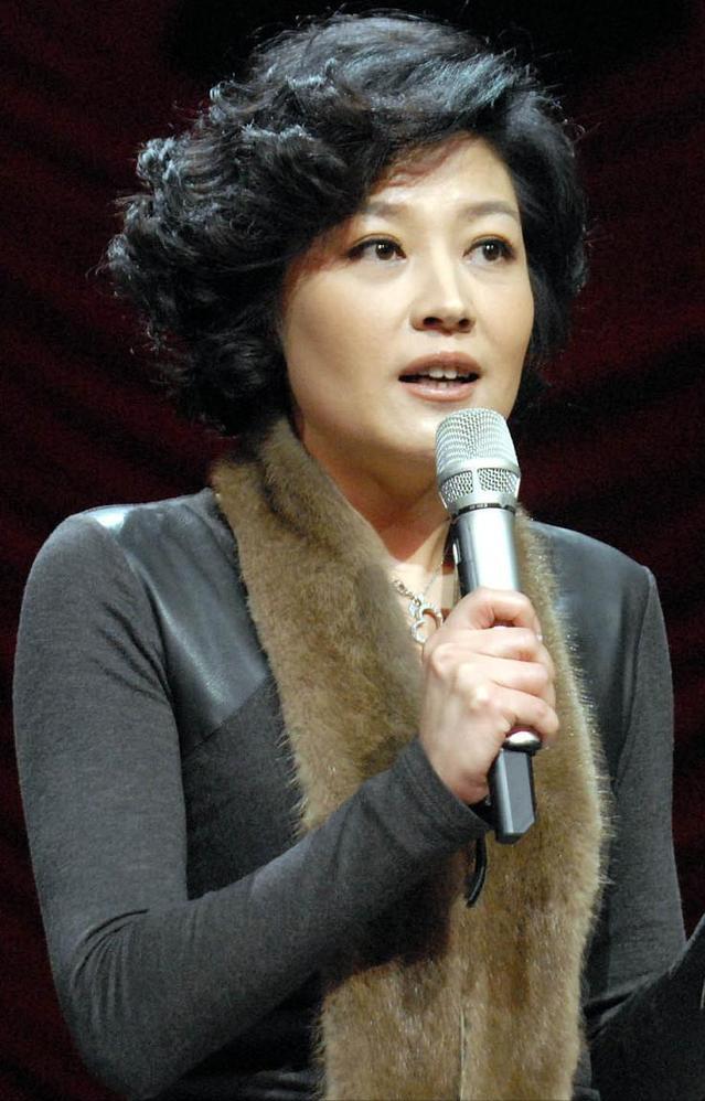 哈文悼念李咏完整版,李咏离开已经两年哈文过得还好吗