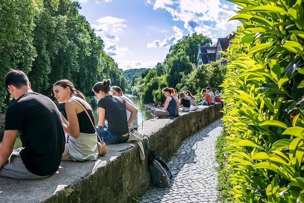 为什么德国装一台空调要15000,在德国装一台家用空调需要多少钱