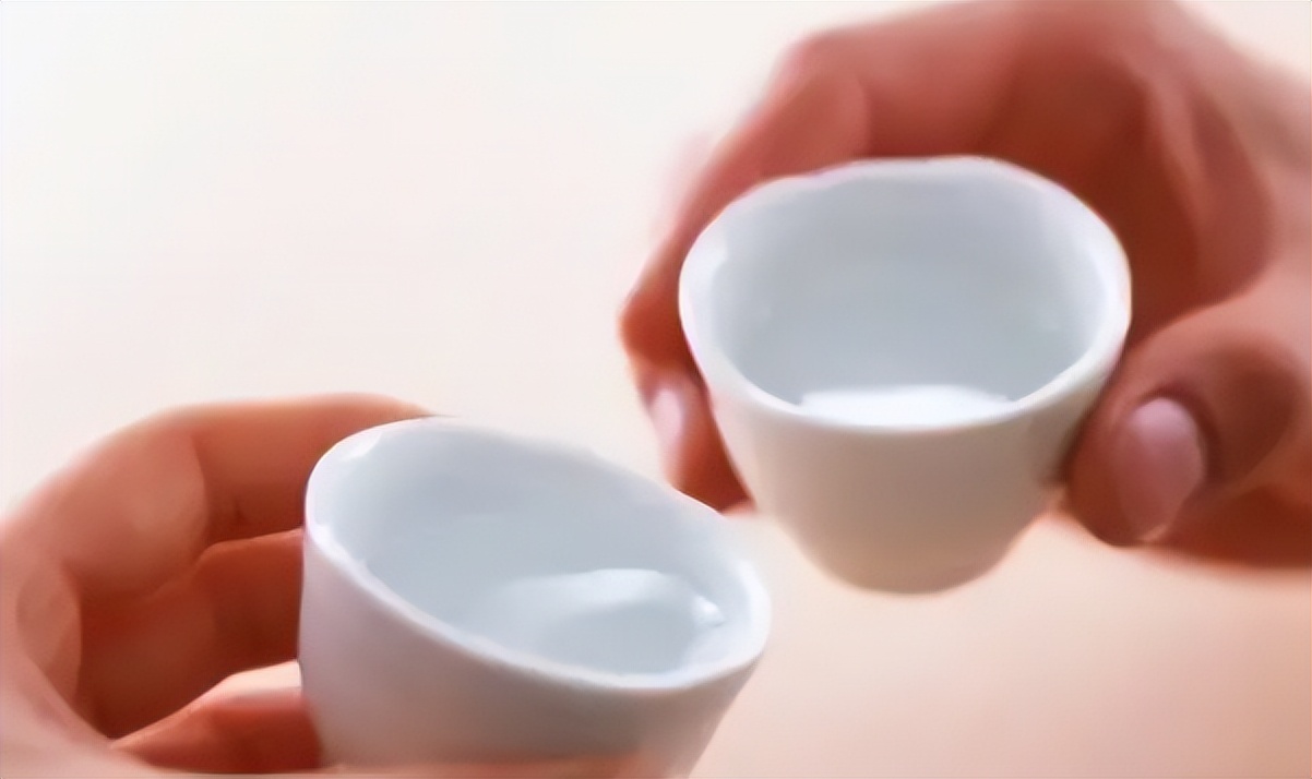 提醒中年人，散装酒少喝，这三种酒，全是便宜的粮食酒，建议尝尝