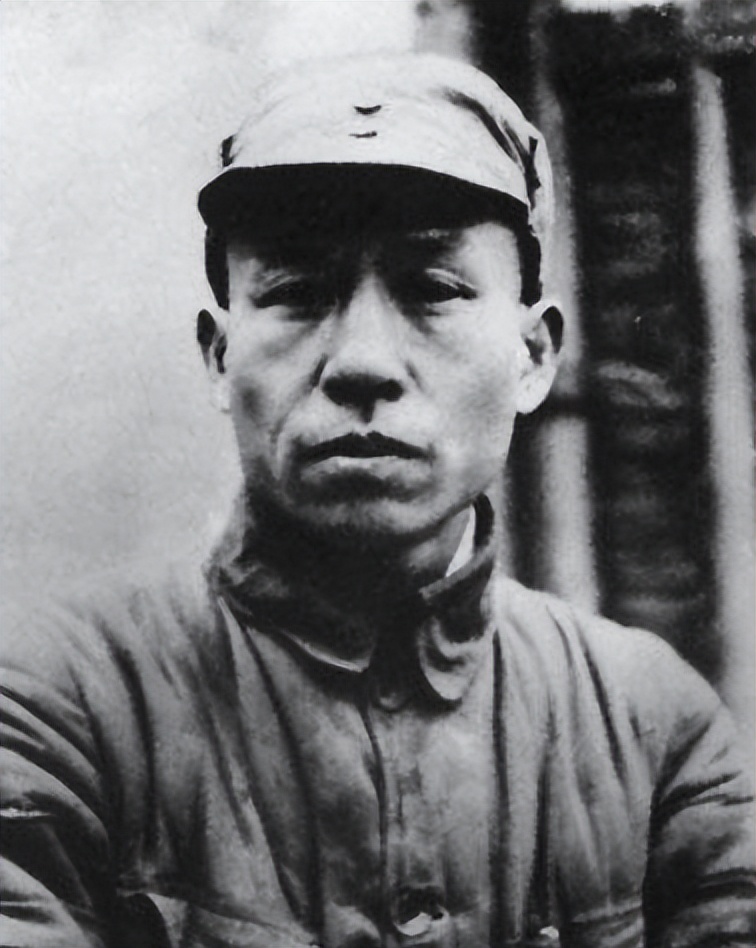 1942年毛*东泽**说延安经济难，*少奇刘**万两黄金送到，铁道游击队护送