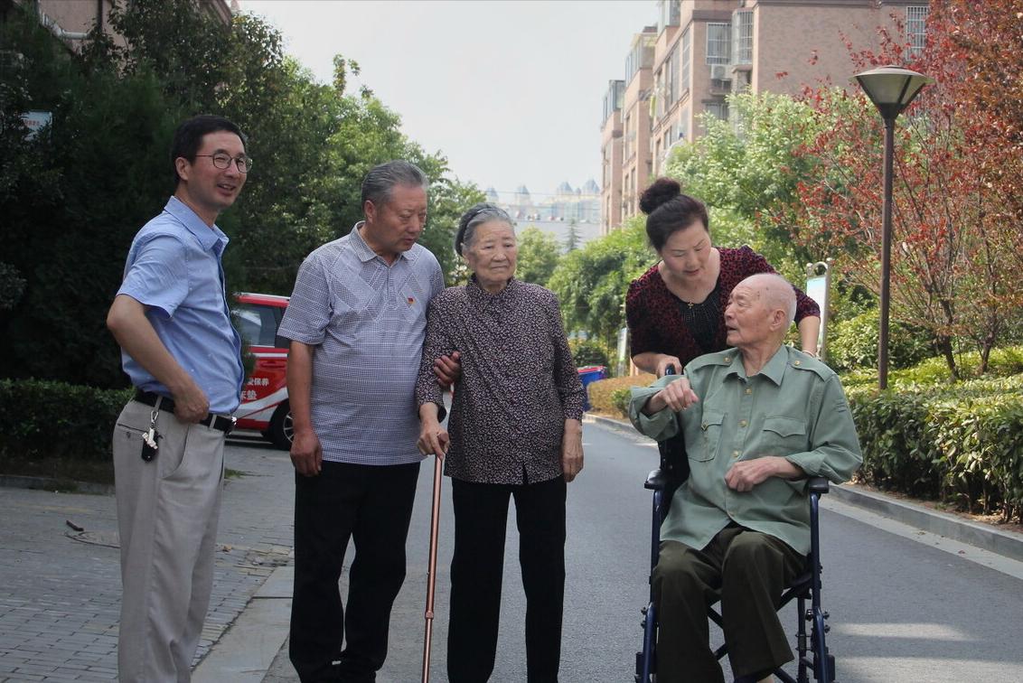 职工养老保险交满10年有什么好处,补交养老保险有什么好处和弊端