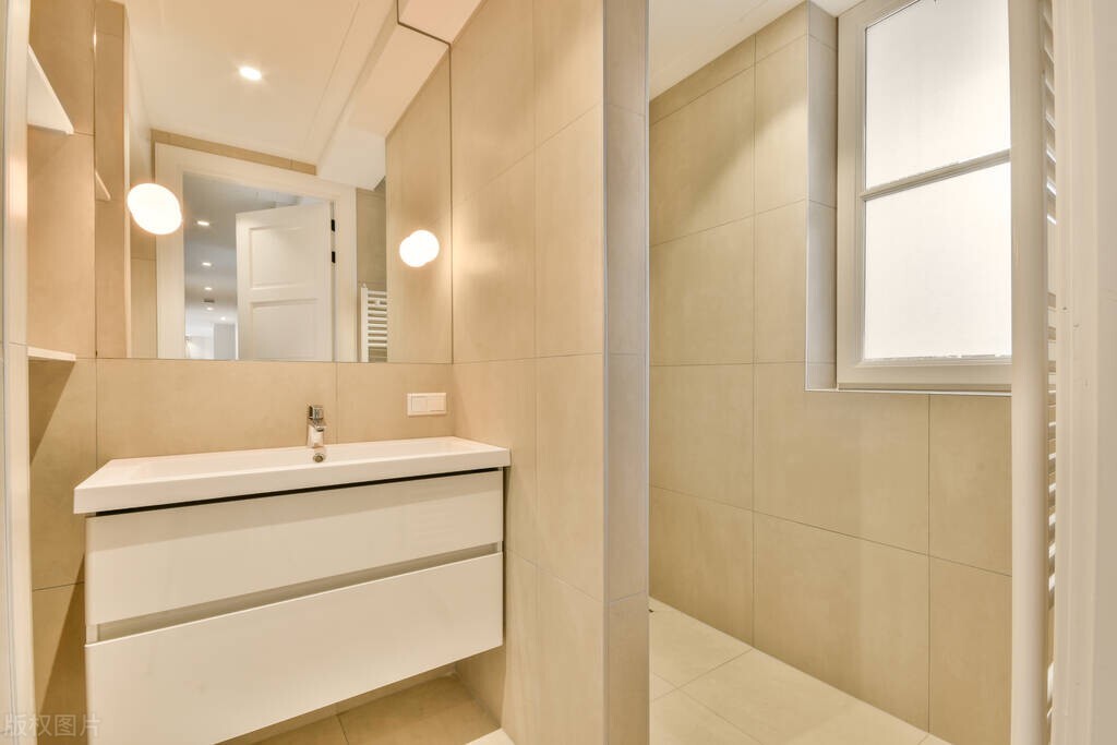 浴室柜一体盆选陶瓷好还是岩板好,浴室柜是用一体陶瓷盆还是大理石