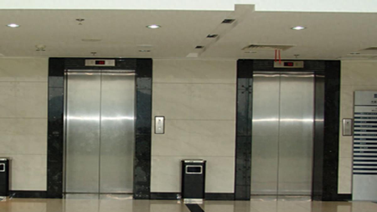 霸占电梯殴打他人事件警察回复,霸占电梯殴打邻居叫嚣黑社会