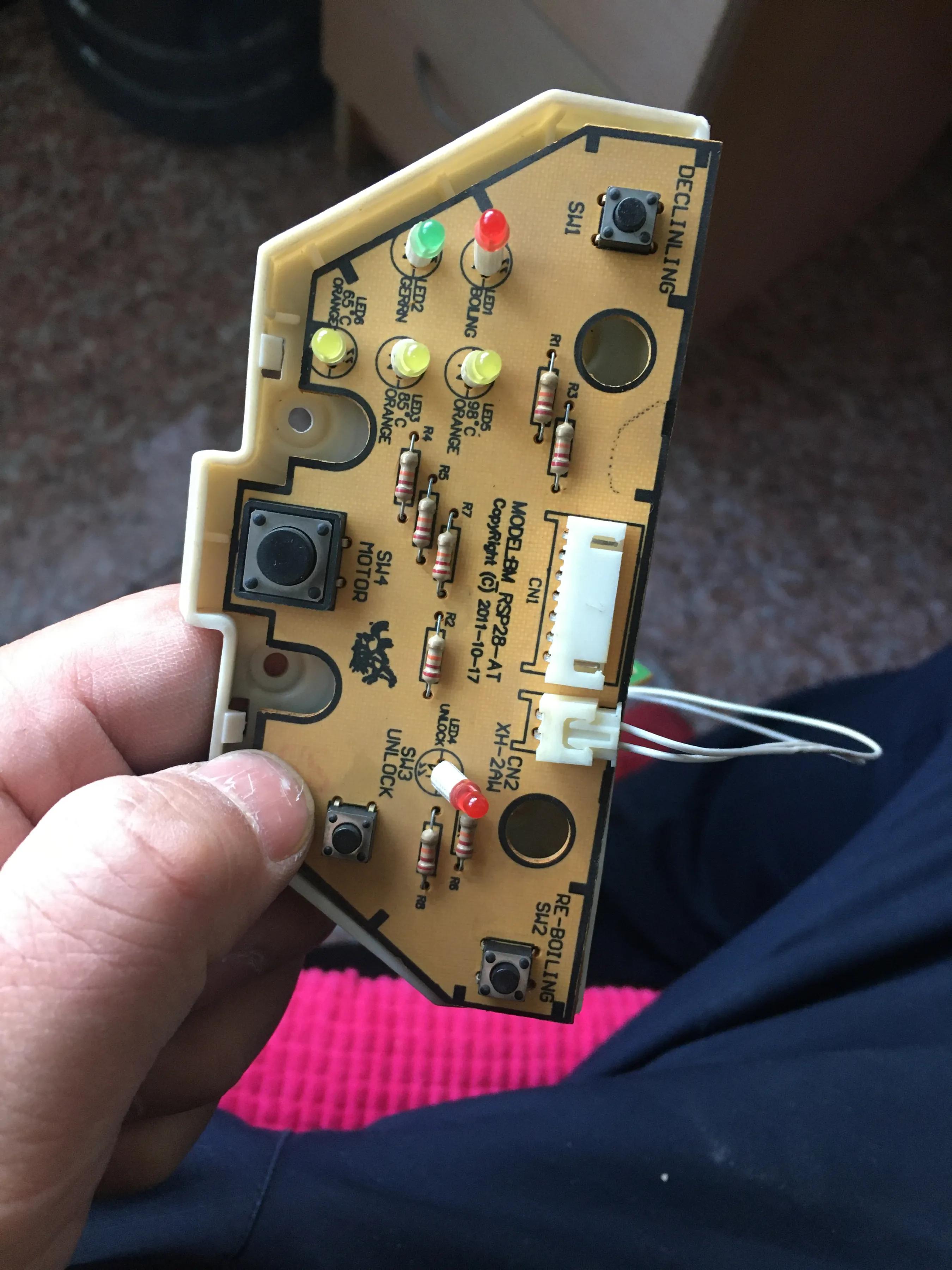 skg电热开水瓶维修教程,skg电热水壶弹簧盖弹起损坏