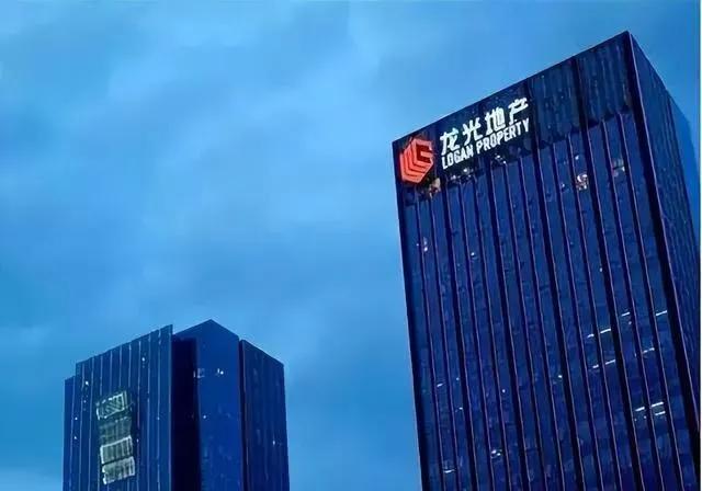 掌舵10年欠债百亿，90后“千亿白富美”撤了，留下老爸收拾烂摊子