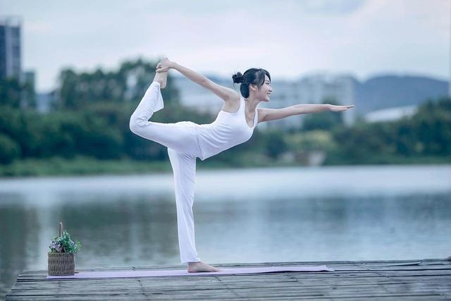 来例假一直排出血块是什么原因,来例假出现大量血块是什么原因