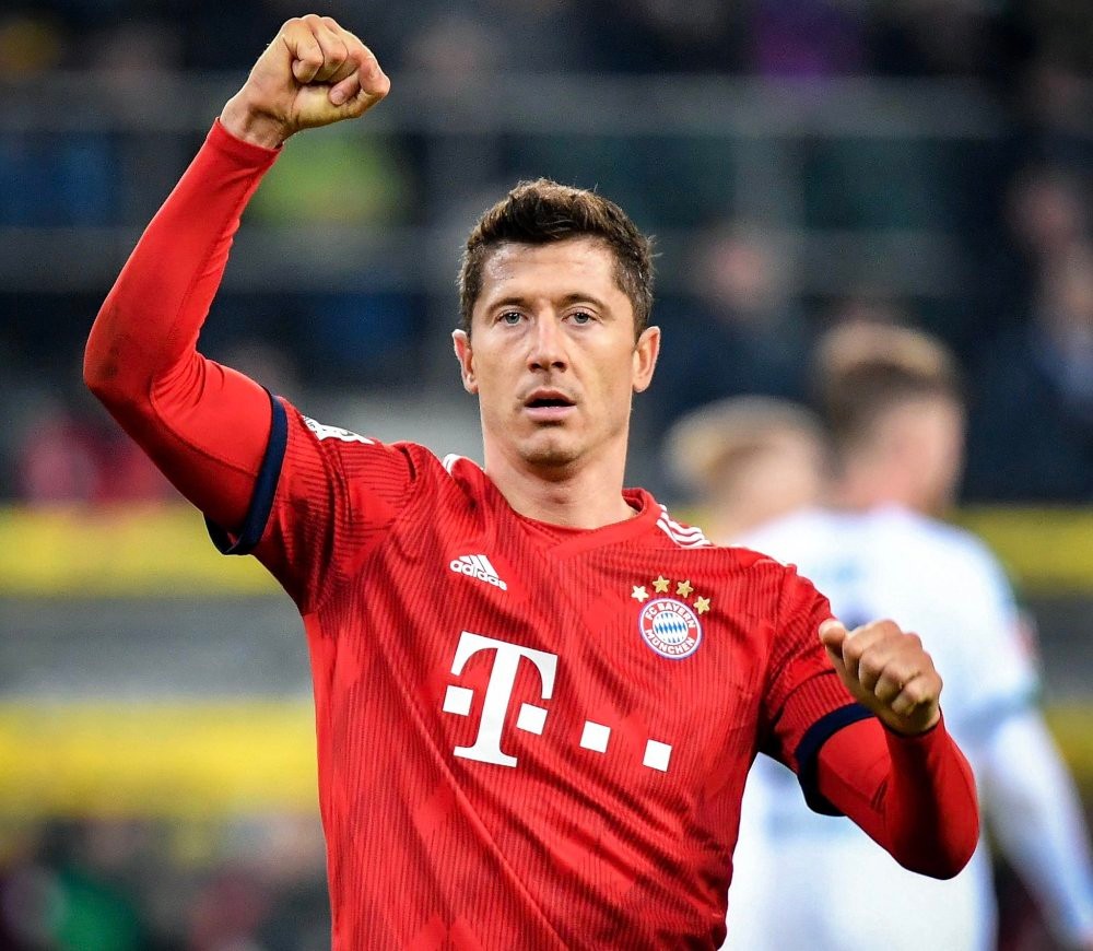 c罗梅西帽子戏法对比,足坛无点球进球排行