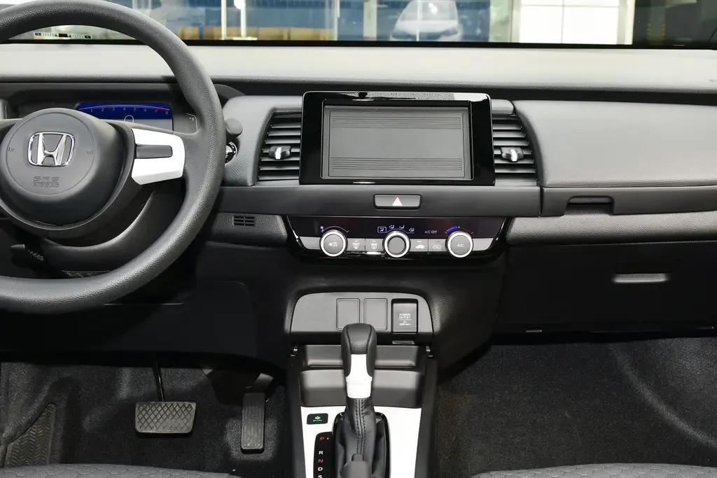 本田飞度优缺点测评,7万块的本田飞度最低配值得买吗