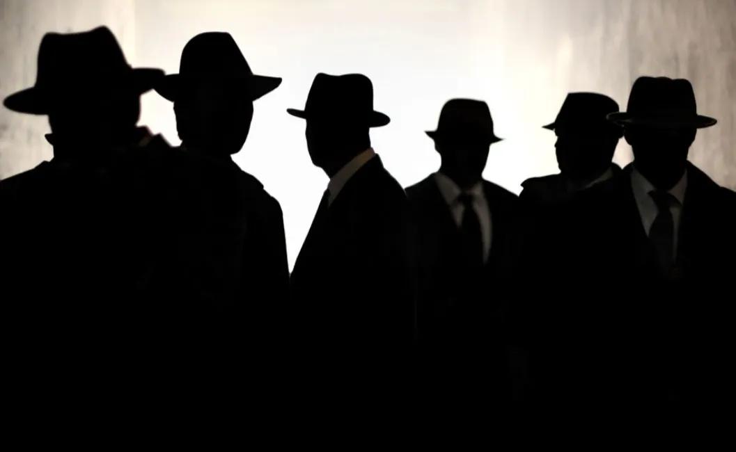 当现代人穿越到清朝变成了皇帝,穿越成清朝末年的皇帝