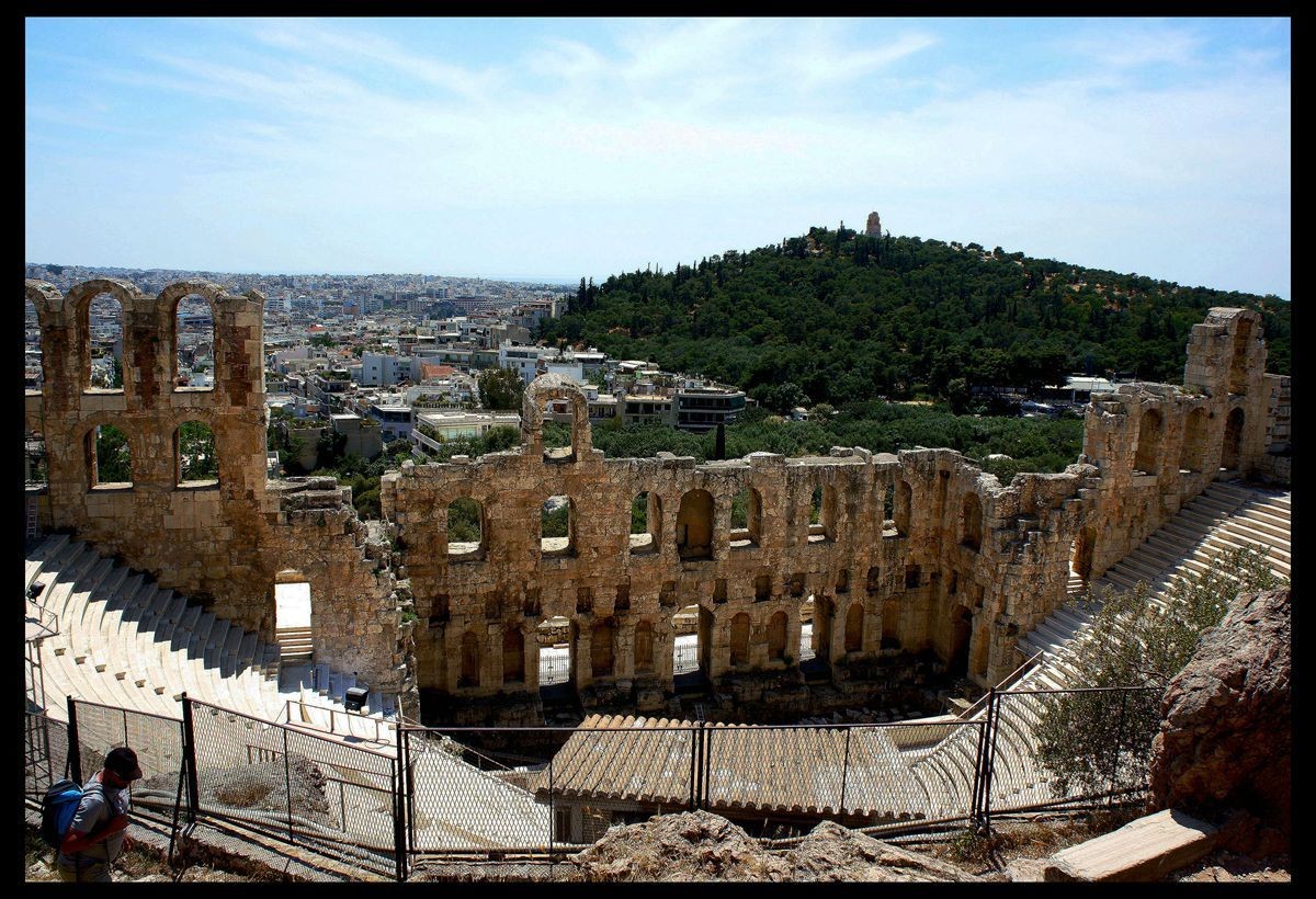 以《至大论》为中心，论古希腊拯救现象的思想源流是什么？