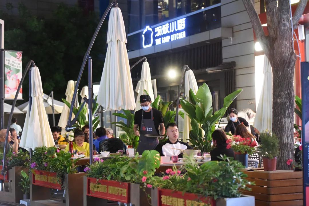 凌晨2点打车还要排队？北京夜经济“燃”起来了