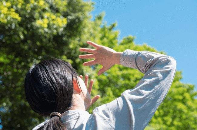 头发黄就是营养不良,头发黄是什么引起的怎么调理