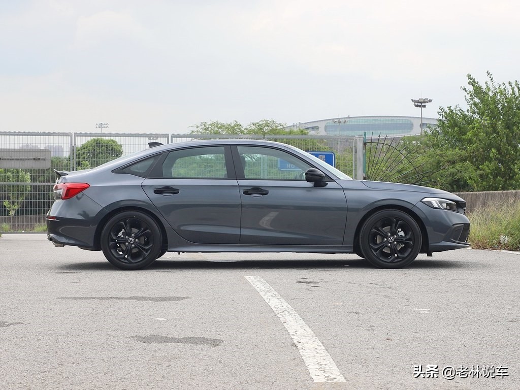 速腾和思域驾驶感受对比,开惯了自己的车开别人的车很别扭