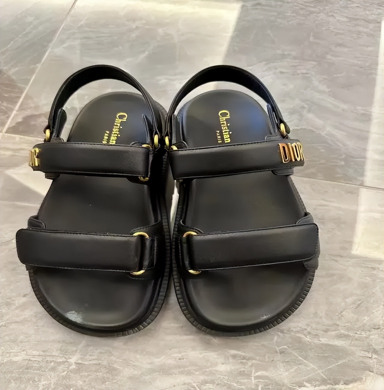 迪奥男鞋9200,地摊上20块的衣服