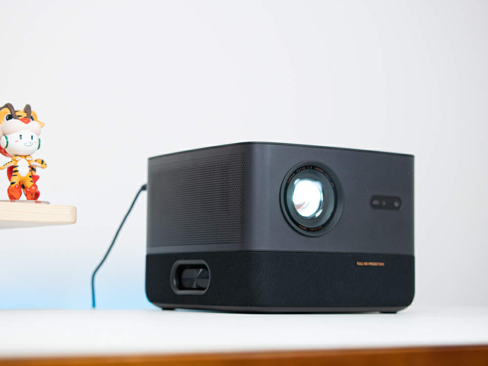 太卷了！亮度1300CVIA、帝瓦雷调音，AOCK1智能投影或成4K段爆款