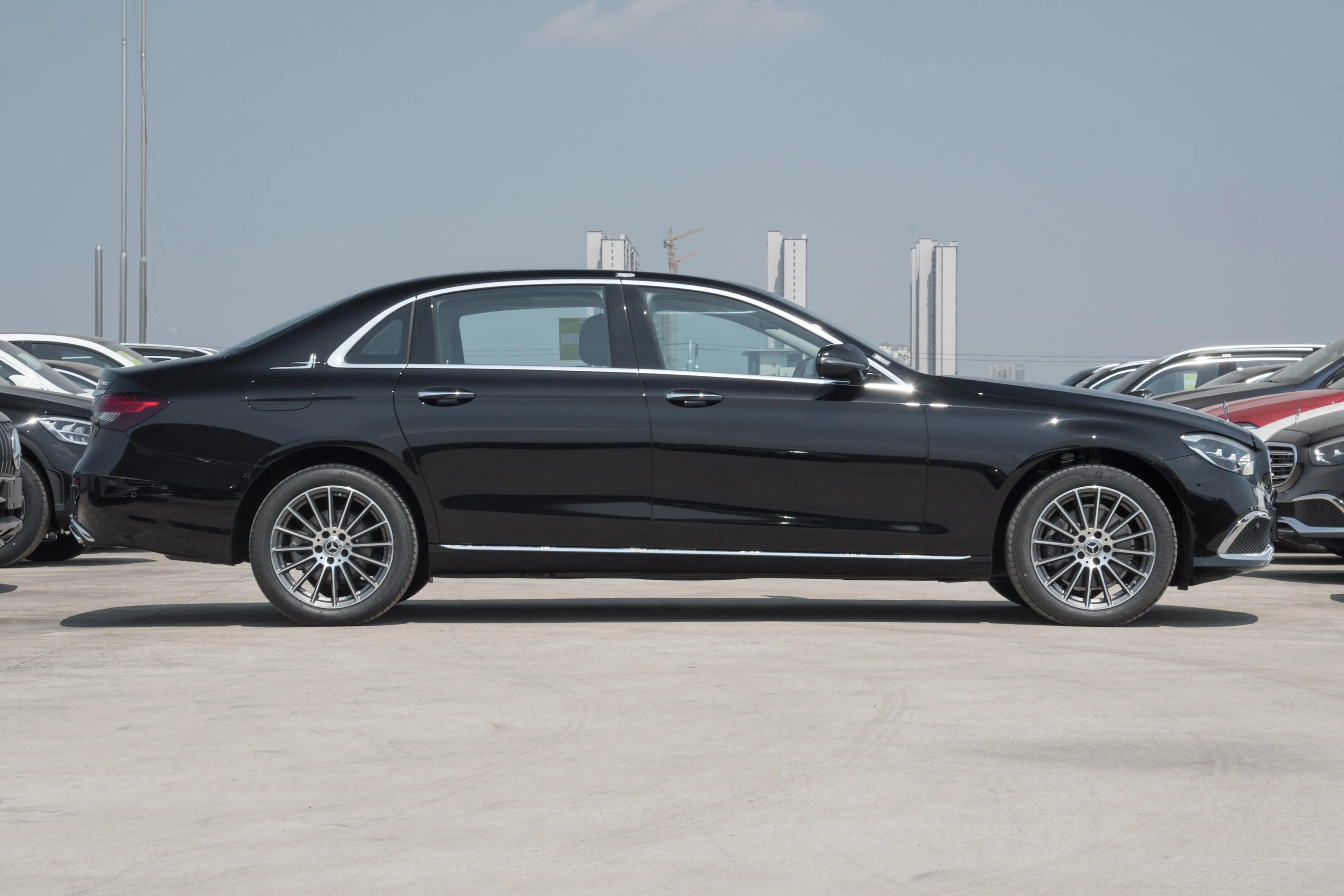 30天卖了16400辆，降幅达到6.08万，奔驰E级到底有多香？