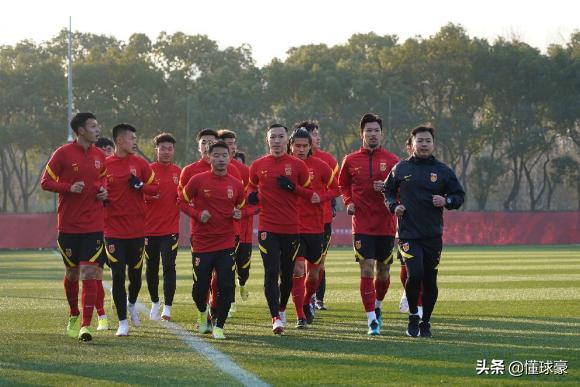国足应加强个人技术训练,国足正式开启技战术训练