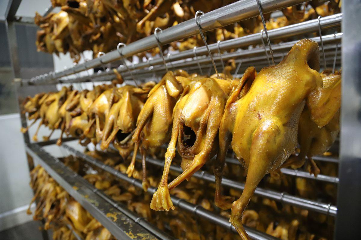 中国四大烧鸡，烧鸡中的“战斗机”，酥香软烂入味，你吃过几种？