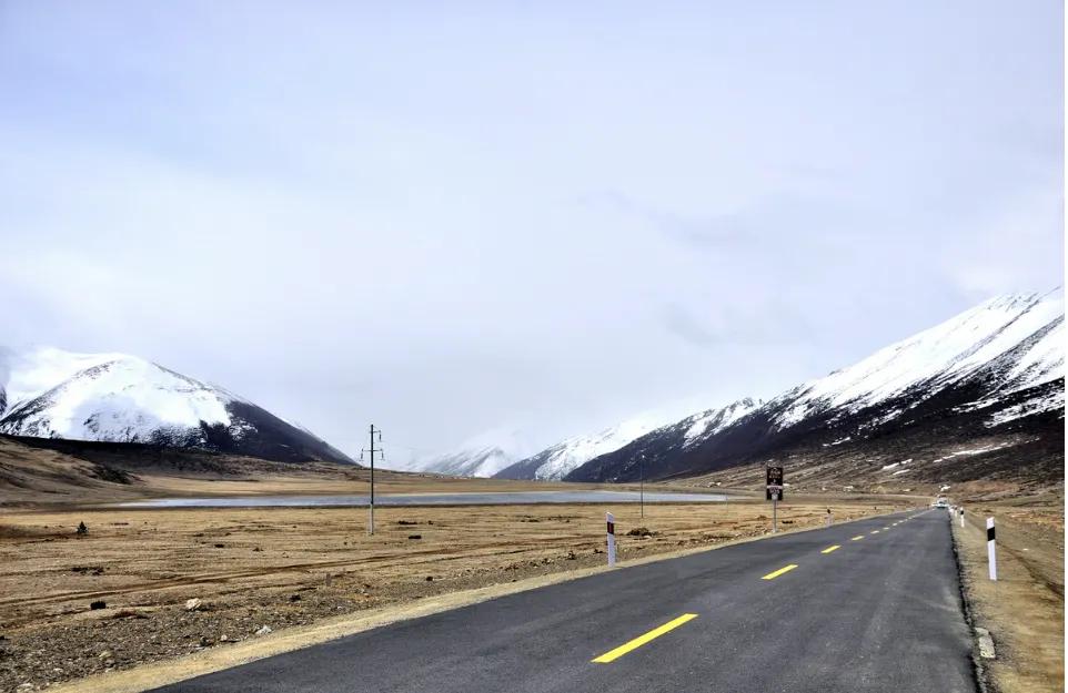 捷豹f-pace自驾感受,新款捷豹f-pace街拍霸气