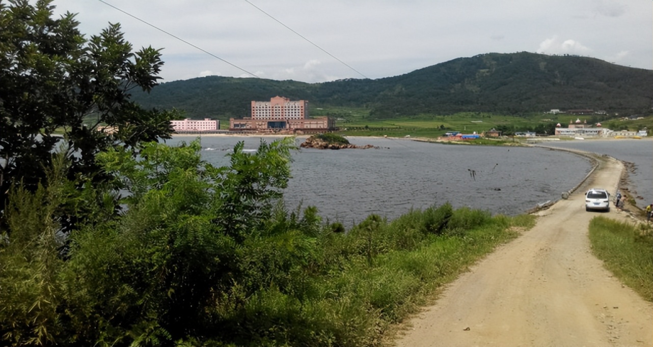 朝鲜街头汽车为什么那么少,朝鲜街头都有什么车