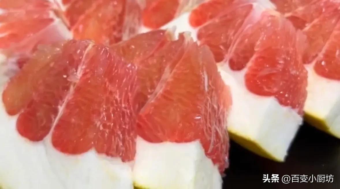 剥整个柚子教程,怎么切柚子可以完整剥下来