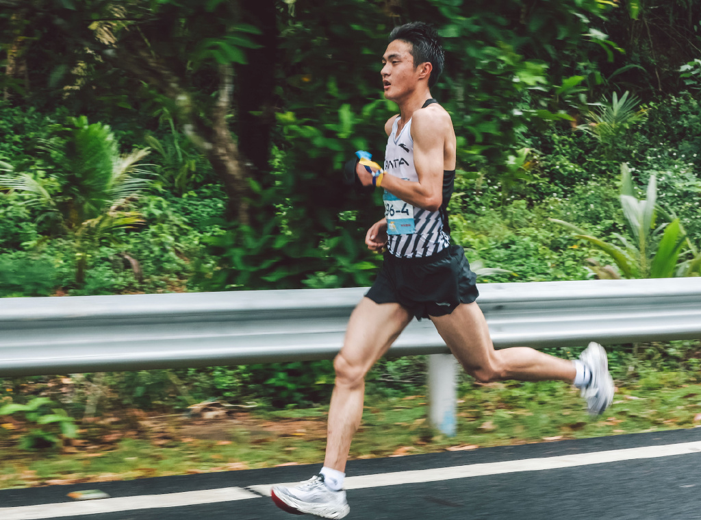 高鹏马拉松最好成绩,高鹏马拉松运动员