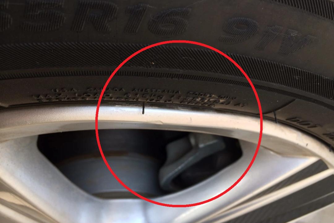 方向盘有轻微抖动怎么回事,方向盘很轻微的抖动是不是正常