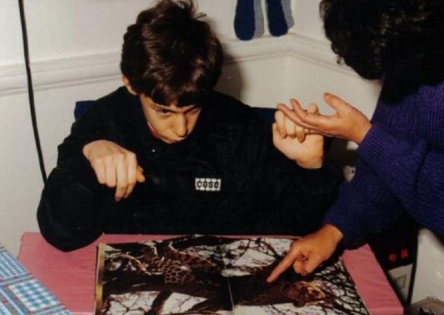 幽灵男孩马丁卧床14年,幽灵男孩马丁患病卧床