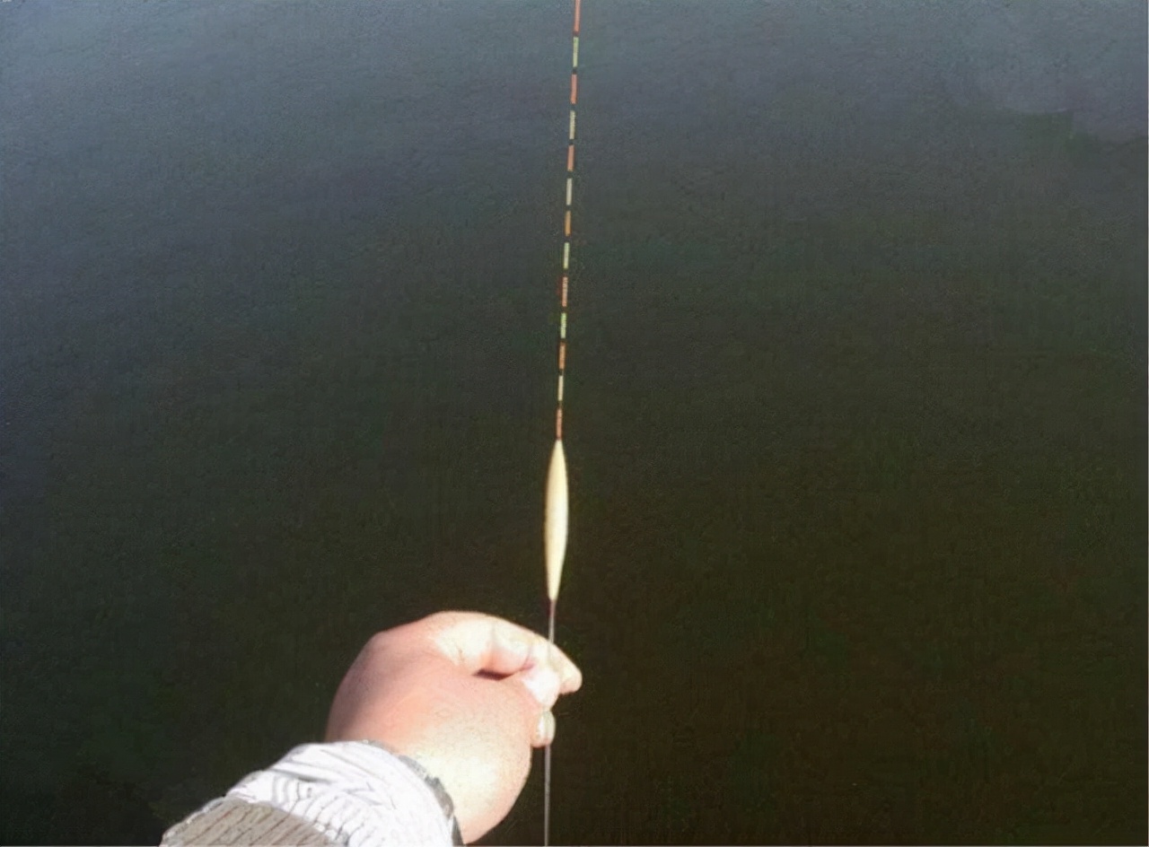 浮漂有一个凹痕影响么,浮漂的好坏对钓鱼的影响