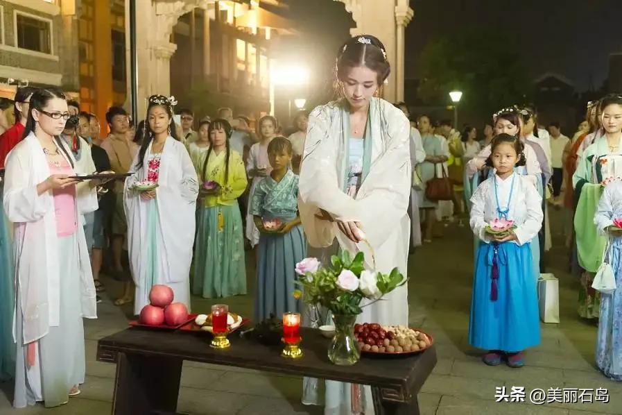 七夕节的由来和风俗简介,七夕节的由来简介和习俗