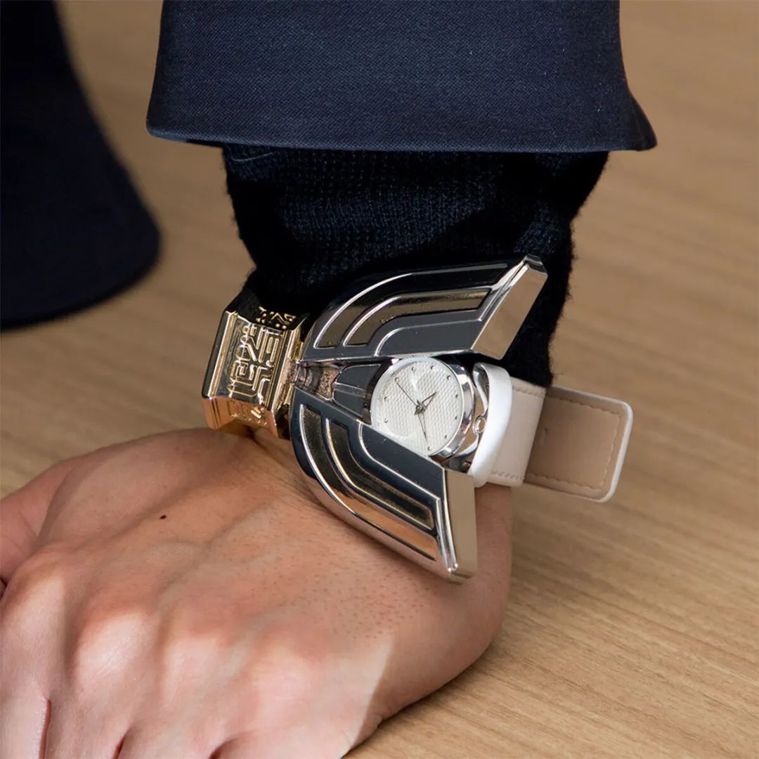 把神光棒带到学校,神光棒放在衣服里