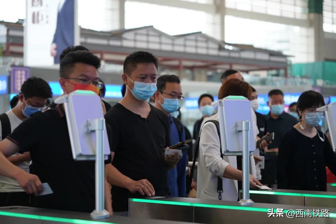 等车为什么不能上车,明明不开车为啥还被称为副驾驶