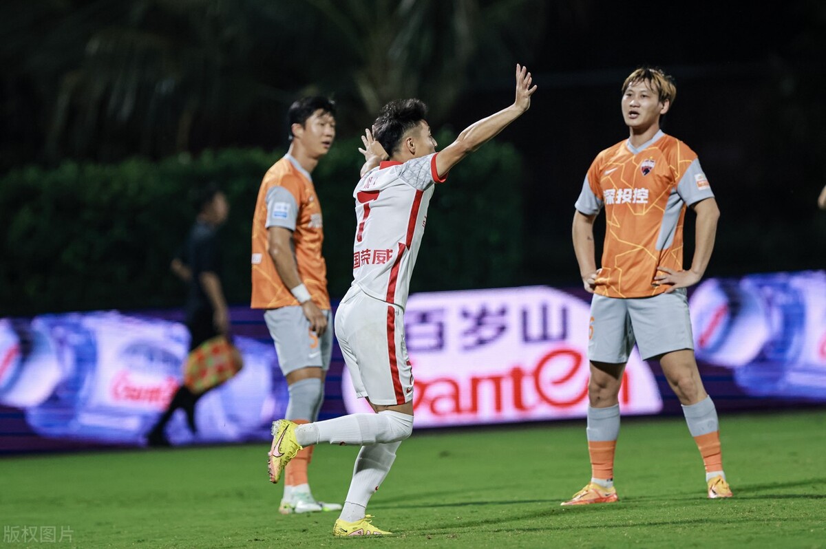 海港战胜三镇,上海海港3比2深圳队集锦