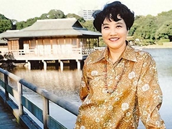 她在美国生活多少年,她在美国