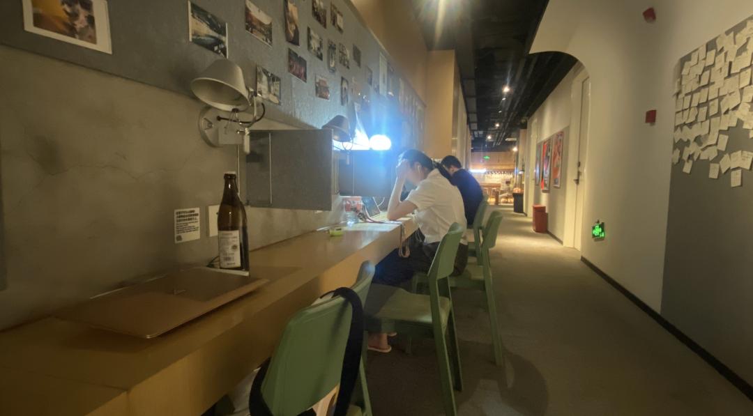 上海的青旅里，挤满了年轻人