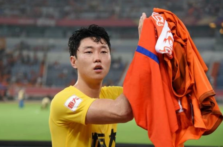 确定了！武汉三镇又拿下一员猛将，曾留洋葡超，被誉为郑智接班人