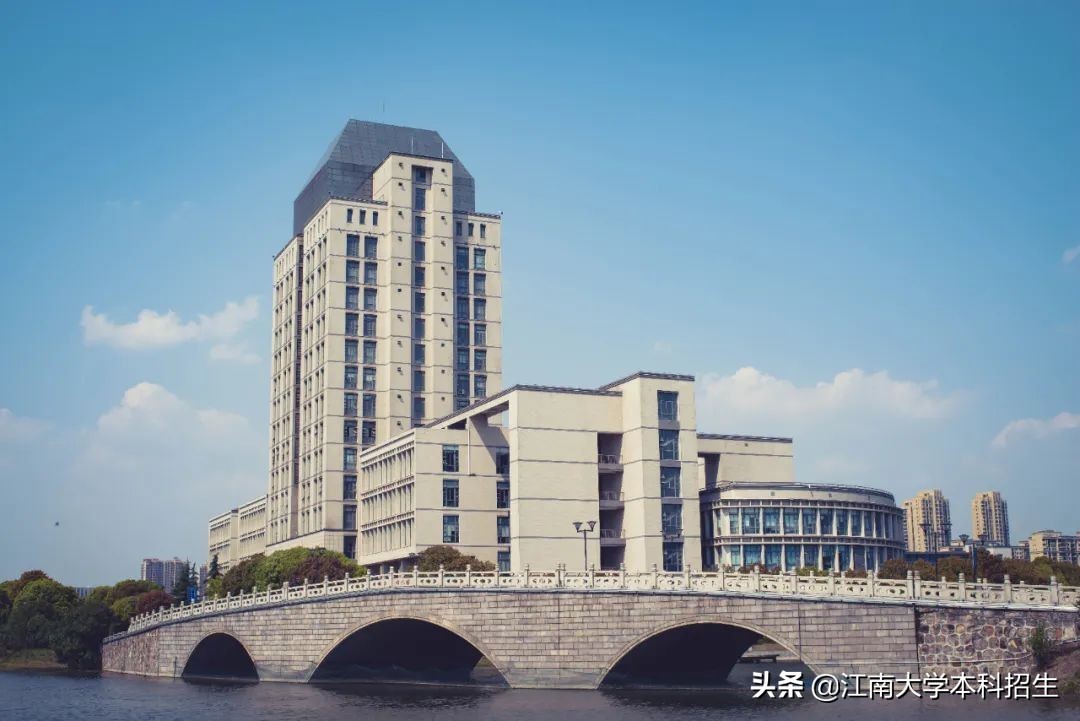 连续三年就业率低,近几年报考最火的专业