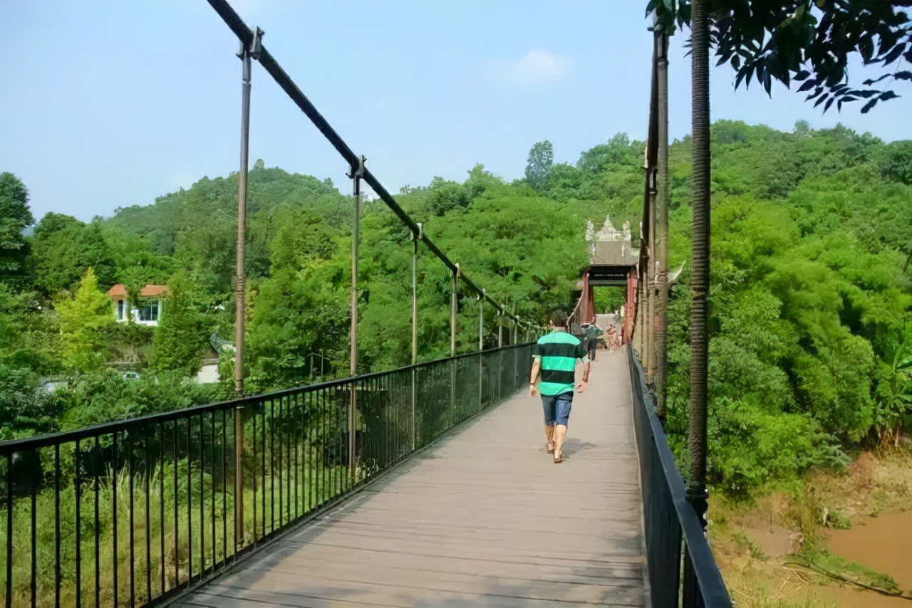 拜水都江堰问道青城山类似的话,拜水都江堰的拜水什么意思