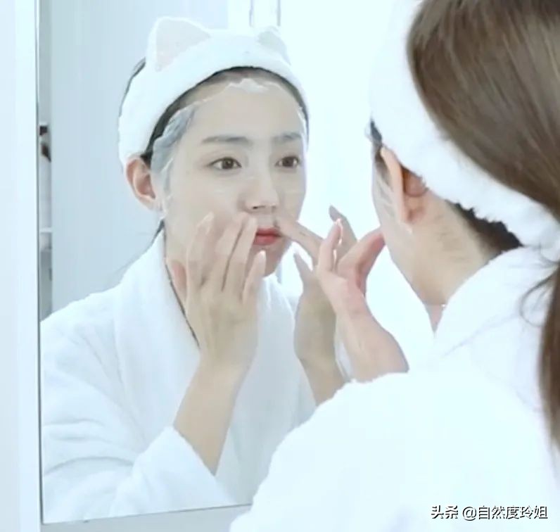 拥有了这瓶“肌肤凉茶”，出油、爆痘、毛孔粗大都会渐渐离你而去