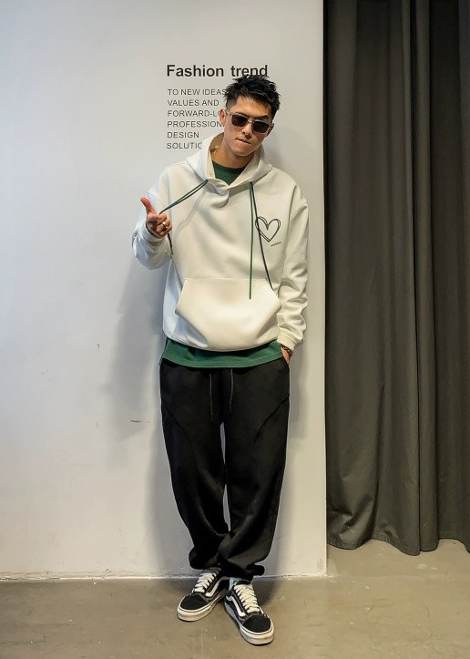 加绒卫衣外套内搭毛衣,冬天内搭是卫衣保暖还是毛衣保暖