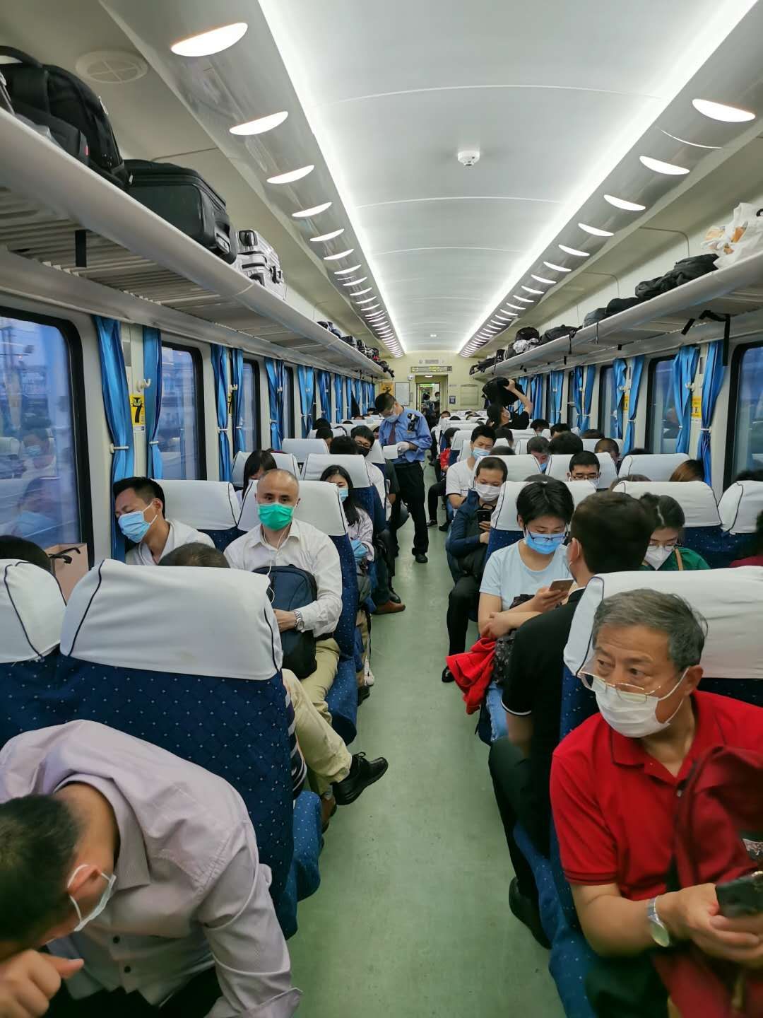 谁给安检员这样的巨胆？广铁安检作用在哪？18公分刀具上车要人命