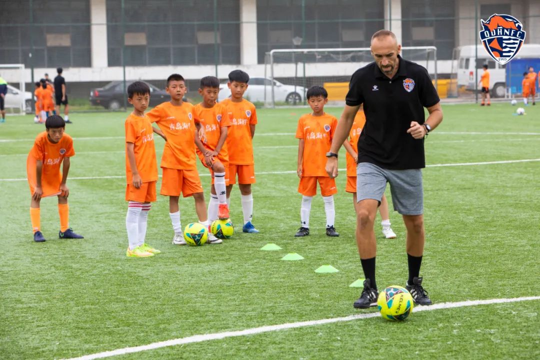 “球动一夏”！青岛海牛第18届足球研学夏令营开营