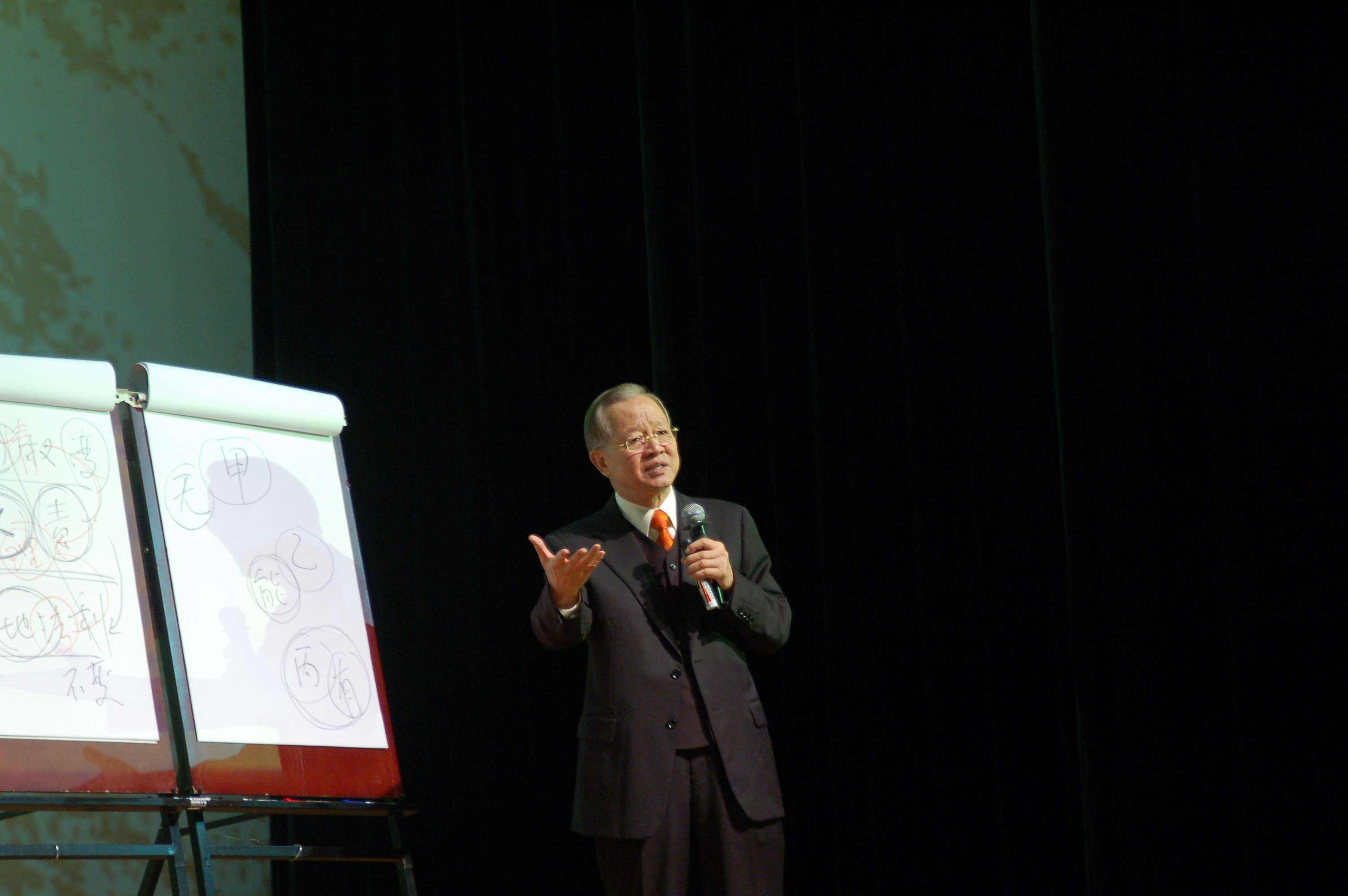 著名学者曾仕强先生2015年的预言,曾仕强教授是真的假的