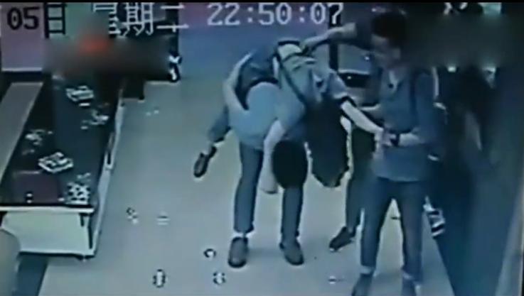 女大学生醉酒后被三名男子带至酒店,次日尿*禁失**身亡,还在生理期