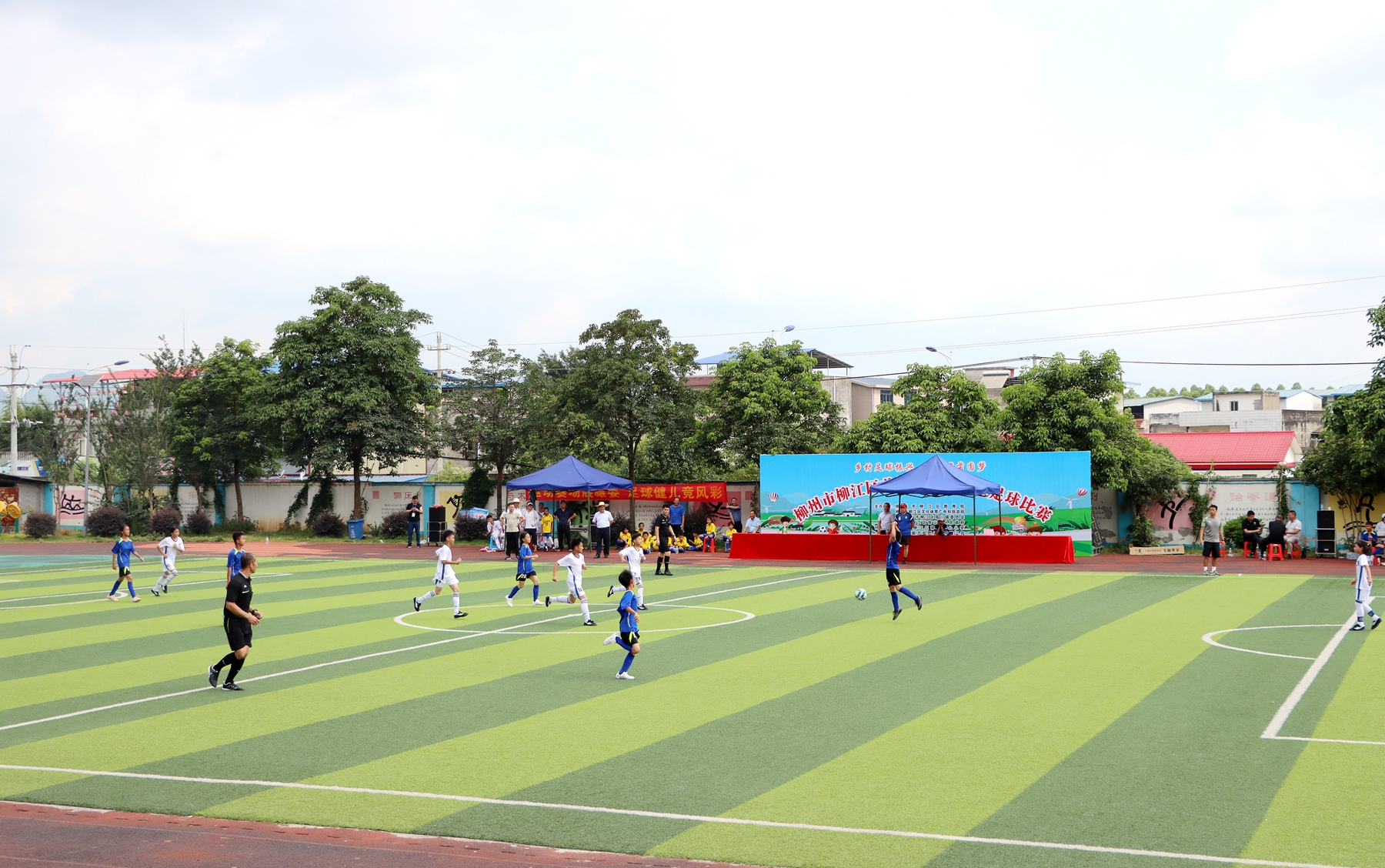 绿茵逐梦小学生校园足球联赛,全县中小学生校园足球赛开赛