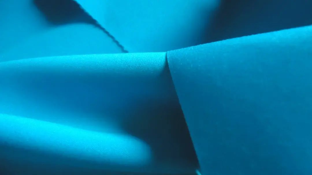 外套面料材质涤纶好还是丝棉好,涤纶的保暖还是丝棉的保暖